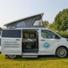 Der Ford Tourneo Custom als Smarttourer Camper Van mit umgeklappter Sitzbank